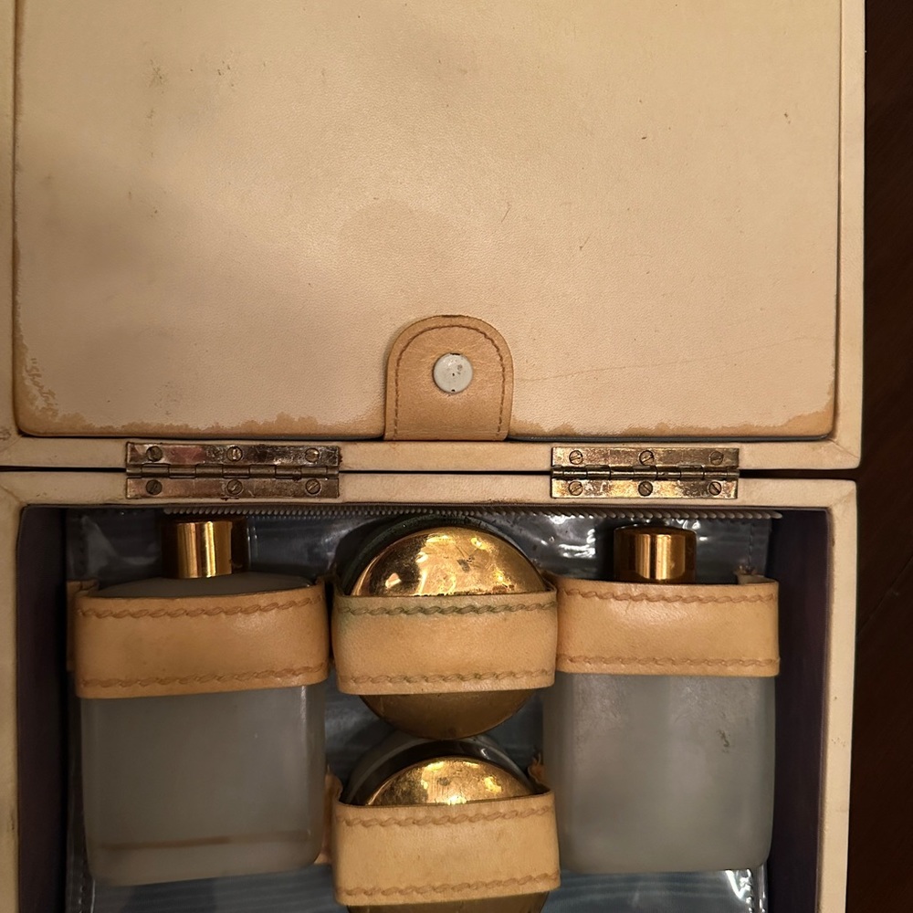 Vintage “Shortrip” toiletries and jewelry travel case.